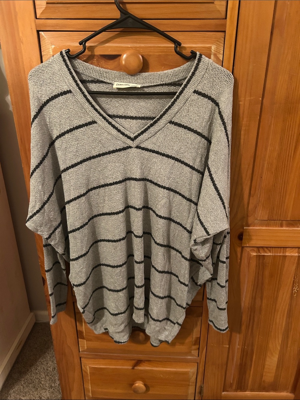 Charlotte Avery oversized Gray V-Neck  Sweater PTP 39